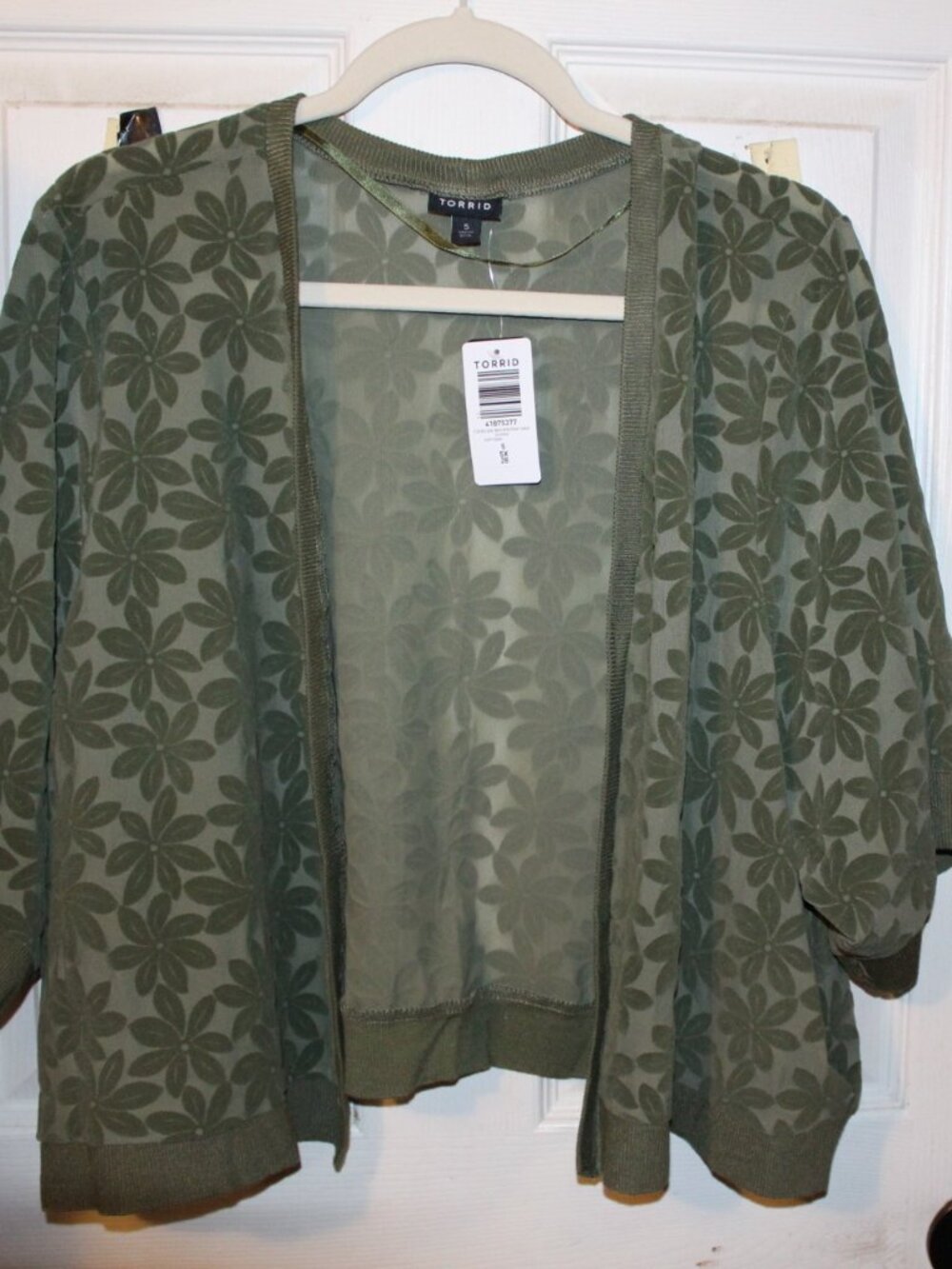 NWT Torrid Flock mesh daisy open front shrug 5X(28W) Beautiful!!